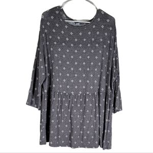 Old Navy- Blouse gray and white. Plus size 3XL